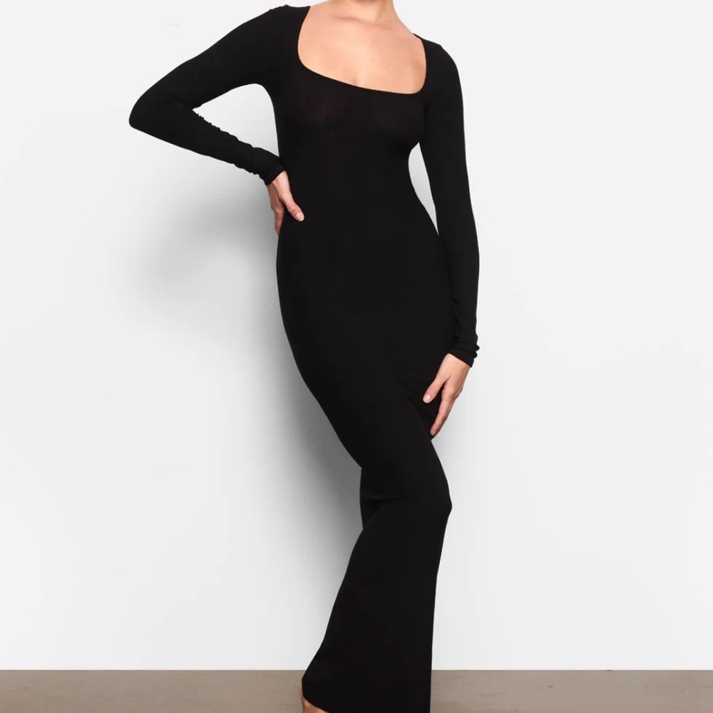 Iconic Skims Lounge dress in black